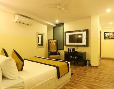 Hotel Plazzo Nowe Delhi Zewnętrze zdjęcie