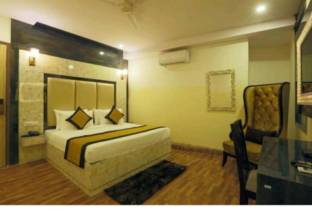 Hotel Plazzo Nowe Delhi Zewnętrze zdjęcie