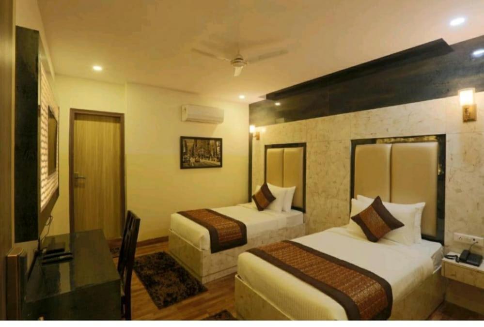 Hotel Plazzo Nowe Delhi Zewnętrze zdjęcie